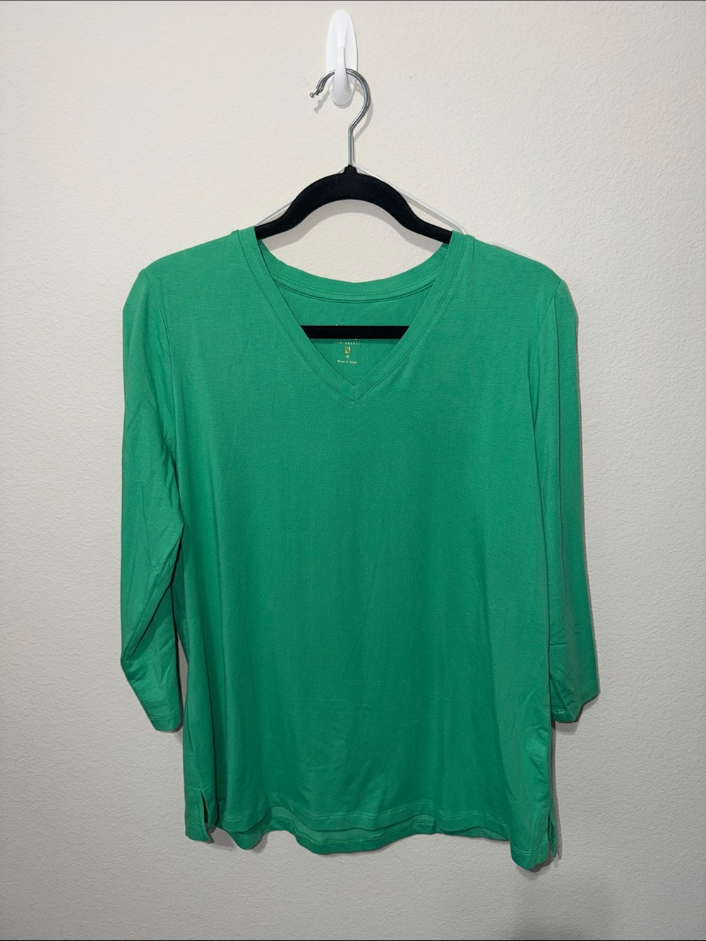 Belle  by Kim Gravel Women's V-Neck Long Sleeve Top - Green SU09